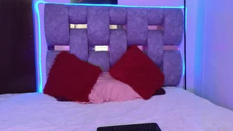 alix_kitty_ online show from 12-02-25, 08:59