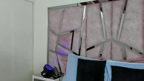Snapshot of alixmartin1 chatting on 10-15-25, 09:59 alix online show from 10-15-25, 09:59