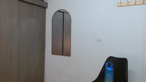 alix online show from 11-08-25, 01:17