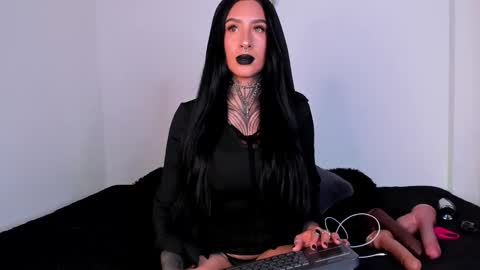 Snapshot of aliz_01 chatting on 09-27-25, 12:15 Aliz online show from 09-27-25, 12:15