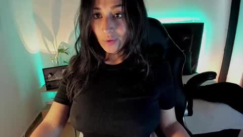 Alizee online show from 03-10-25, 06:23