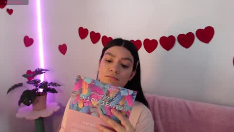 Lola online show from 01-31-25, 05:42