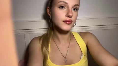 Snapshot of allaloffredo chatting on 07-29-26, 05:22 Kate online show from 07-29-26, 05:22