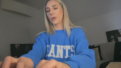 A day u didnt smile is a lost day online show from 01-28-25, 07:22