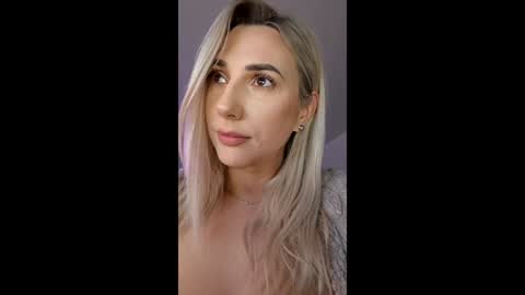 A day u didnt smile is a lost day online show from 04-01-26, 01:41