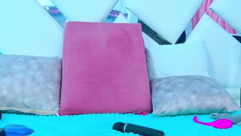 Allicia online show from 01-19-25, 01:21