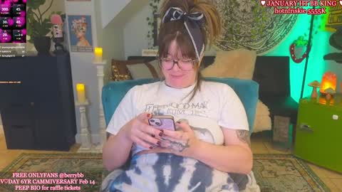 Snapshot of allieberrybb chatting on 01-22-25, 08:18  bb  online show from 01-22-25, 08:18