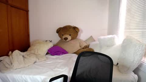 Allie  online show from 12-28-24, 09:40