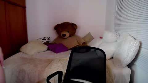 Allie  online show from 12-29-24, 03:44