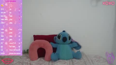 Snapshot of allison_18_ chatting on 10-09-25, 10:46 Nana online show from 10-09-25, 10:46