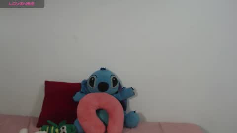 Snapshot of allison_18_ chatting on 10-15-25, 09:09 Nana online show from 10-15-25, 09:09