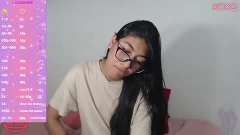 Snapshot of allison_18_ chatting on 10-17-25, 08:50 Nana online show from 10-17-25, 08:50