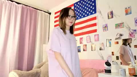 Snapshot of allison_a chatting on 06-24-26, 05:50 the thief of your heart online show from 06-24-26, 05:50