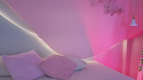 Snapshot of allisonroberts_ chatting on 05-19-26, 12:00 Alli online show from 05-19-26, 12:00