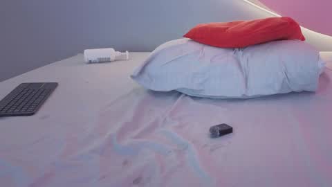 Snapshot of allisonroberts_ chatting on 06-03-26, 02:33 Alli online show from 06-03-26, 02:33
