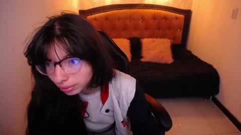 Snapshot of alllyson_ chatting on 06-19-26, 08:12 alison online show from 06-19-26, 08:12
