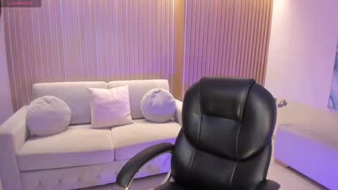 Snapshot of allyjensen chatting on 03-07-25, 10:56 Alisson online show from 03-07-25, 10:56