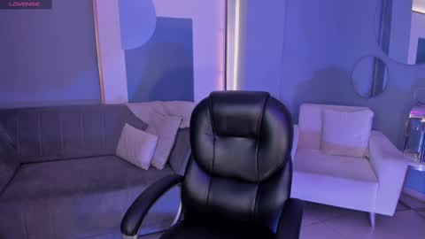 Snapshot of allyjensen chatting on 03-08-25, 10:43 Alisson online show from 03-08-25, 10:43