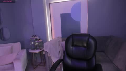 Snapshot of allyjensen chatting on 03-12-25, 10:37 Alisson online show from 03-12-25, 10:37