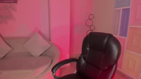 Snapshot of allyjensen chatting on 11-29-25, 10:18 Alisson online show from 11-29-25, 10:18