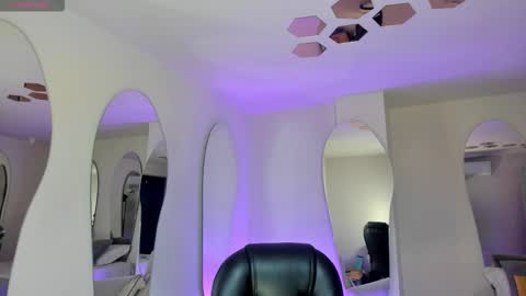 Snapshot of allyjensen chatting on 11-30-25, 10:19 Alisson online show from 11-30-25, 10:19