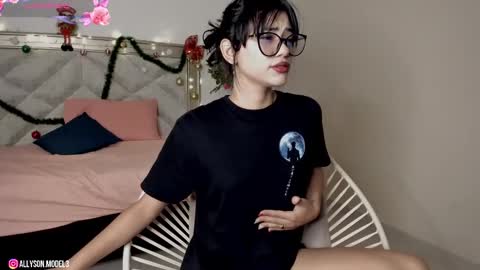 Allyson 3 online show from 12-22-24, 07:31