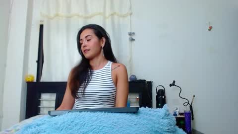 Snapshot of allyson_collins_ chatting on 01-07-25, 08:31 Allyson collins online show from 01-07-25, 08:31