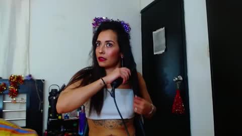 Snapshot of allyson_collins_ chatting on 02-26-25, 07:38 Allyson collins online show from 02-26-25, 07:38