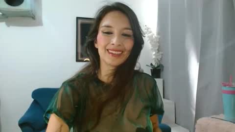 Snapshot of almaglow chatting on 05-16-26, 04:17 Alma online show from 05-16-26, 04:17