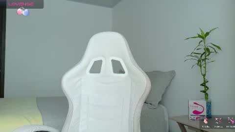 Snapshot of almatease chatting on 06-19-26, 11:58 Alma online show from 06-19-26, 11:58