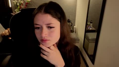 Snapshot of almma_ chatting on 11-19-25, 01:22 ALMMA online show from 11-19-25, 01:22