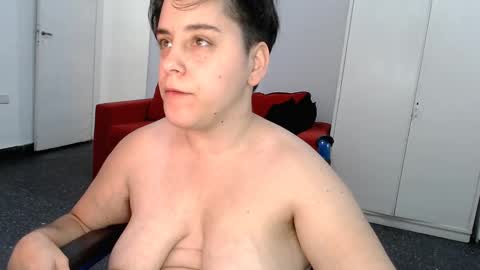 Snapshot of almondonwheels chatting on 12-06-24, 02:24 Almond online show from 12-06-24, 02:24