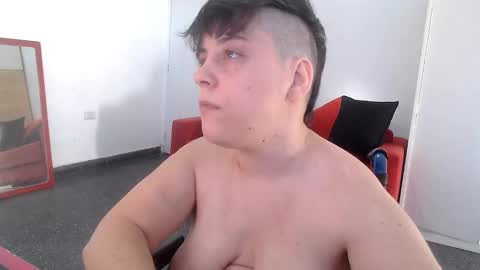 Snapshot of almondonwheels chatting on 12-15-24, 09:09 Almond online show from 12-15-24, 09:09