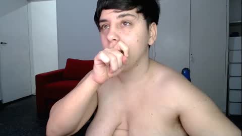 Snapshot of almondonwheels chatting on 01-08-25, 11:30 Almond online show from 01-08-25, 11:30