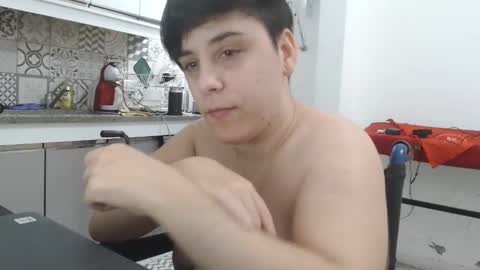 Snapshot of almondonwheels chatting on 01-12-25, 10:33 Almond online show from 01-12-25, 10:33