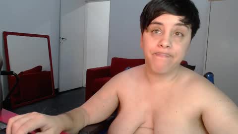 Snapshot of almondonwheels chatting on 01-15-25, 11:40 Almond online show from 01-15-25, 11:40