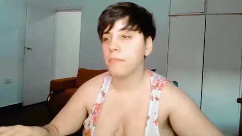 Snapshot of almondonwheels chatting on 01-20-25, 10:37 Almond online show from 01-20-25, 10:37