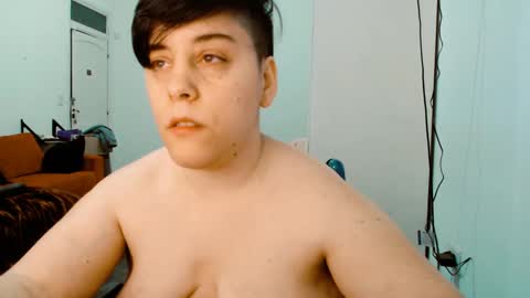 Snapshot of almondonwheels chatting on 09-14-25, 10:09 Almond online show from 09-14-25, 10:09