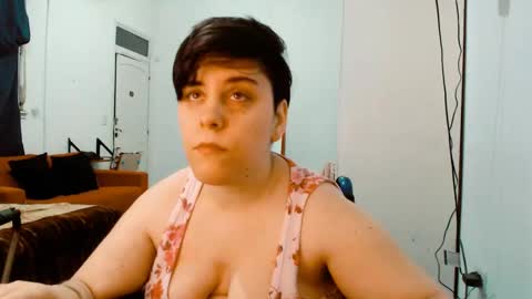 Snapshot of almondonwheels chatting on 10-07-25, 11:57 Almond online show from 10-07-25, 11:57