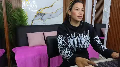 alonddra_tay online show from 04-29-26, 11:36