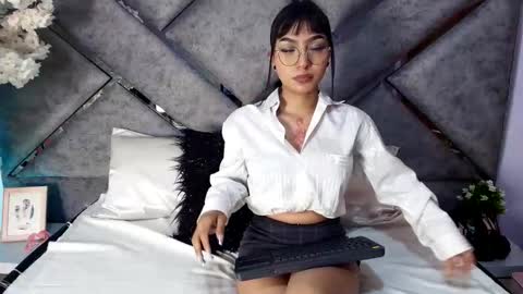 Snapshot of alondra_frox chatting on 06-06-26, 11:48 Alondra online show from 06-06-26, 11:48