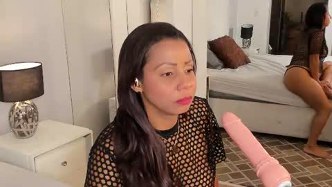 Snapshot of alondramontaner chatting on 07-22-26, 12:41 Alondra online show from 07-22-26, 12:41