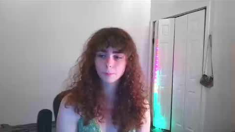 Snapshot of aloneclover4 chatting on 09-25-25, 12:47 Clover and V3M0 online show from 09-25-25, 12:47