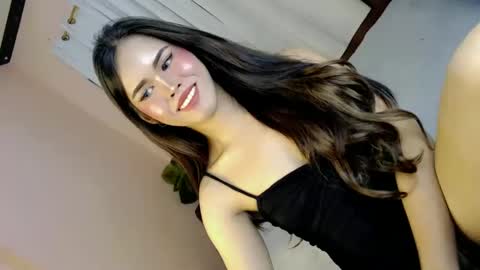 Snapshot of alove_too_last chatting on 01-19-25, 02:06 LEXY online show from 01-19-25, 02:06