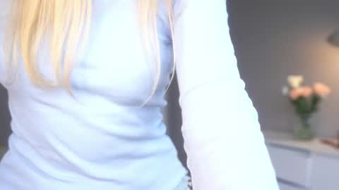 Snapshot of aluntick chatting on 05-29-26, 02:15 Amelia NEXT STREAM online show from 05-29-26, 02:15