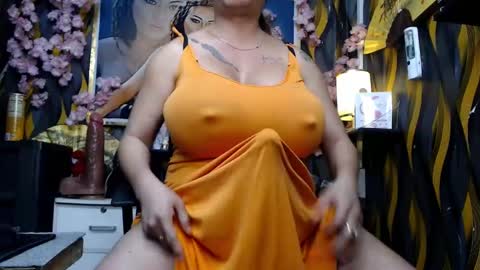Snapshot of alwayshardcock11inch chatting on 12-23-24, 01:18 SARAHEYHEYHUGECOCK online show from 12-23-24, 01:18