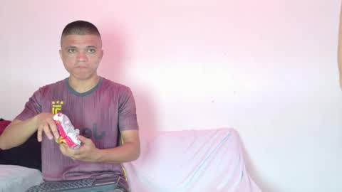 Snapshot of aly_n_sebas chatting on 05-11-26, 11:46 aly_n_sebas online show from 05-11-26, 11:46