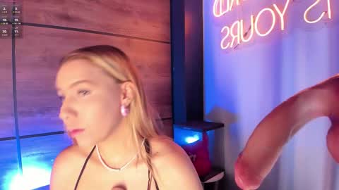 Alya online show from 11-13-25, 10:47