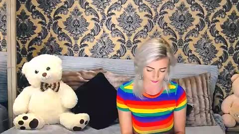 Snapshot of alyblonde chatting on 02-20-25, 01:40 aly online show from 02-20-25, 01:40