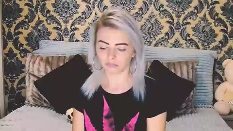 Snapshot of alyblonde chatting on 02-26-25, 10:04 aly online show from 02-26-25, 10:04